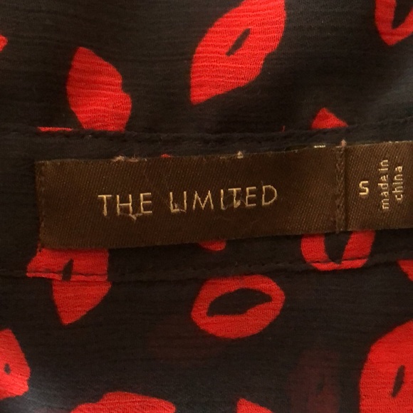 The Limited Red Lips V-neck Button Down Blouse S - Picture 4 of 5
